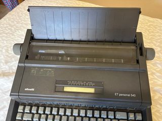 Máquina de escribir Olivetti ET personal 540