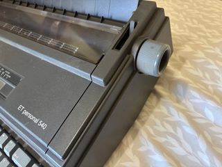 Máquina de escribir Olivetti ET personal 540