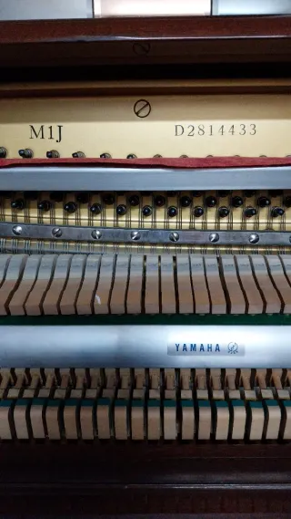 Piano de pared Yamaha M1J