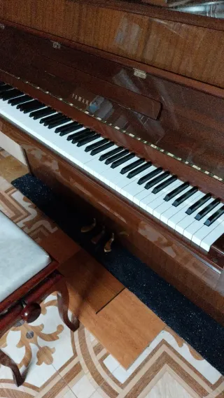 Piano de pared Yamaha M1J