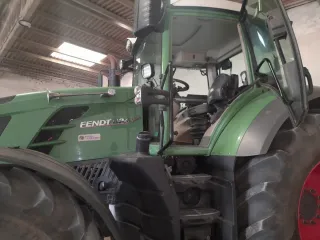 Tractor Fendt 824 Vario SCR