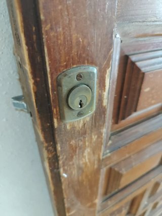 Puerta Castellana Madera 2m x 88cm para restaurar.