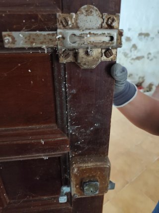 Puerta Castellana Madera 2m x 88cm para restaurar.