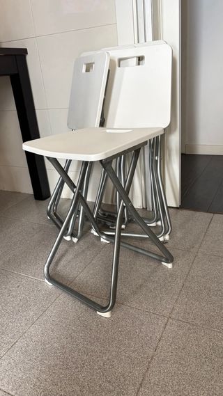 5 Sillas plegables  Ikea metal y plástico blanco