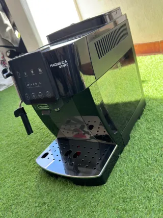 Cafetera DeLonghi Magnifica Start Negra
