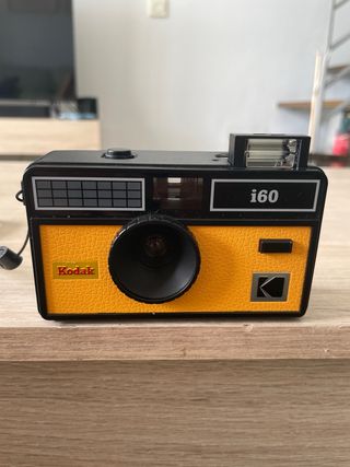 Cámara Analógica Kodak i60 Amarilla