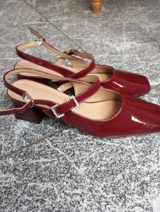 Zapatos charol granate tacón