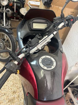 Moto Suzuki 650 Roja/Plata