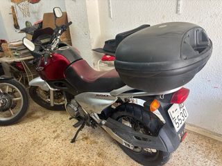 Moto Suzuki 650 Roja/Plata