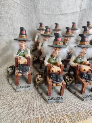 Lote 13 figuras brujas decorativas