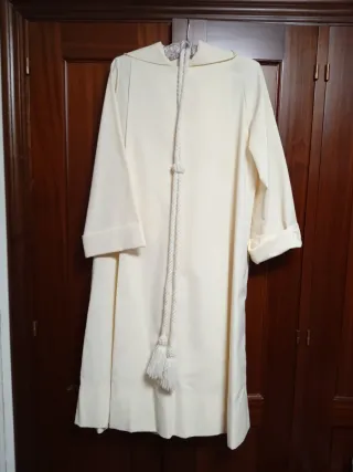 Túnica de Primera Comunión blanca, usada una vez