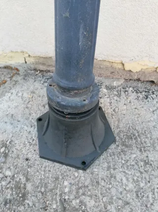 Lampione da giardino grigio