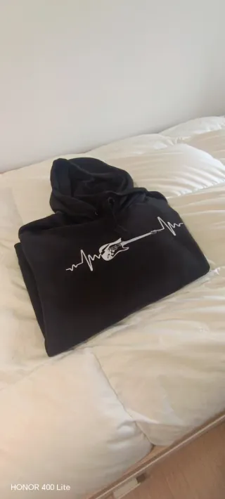 Sudadera Negra con Diseño Guitarra xs