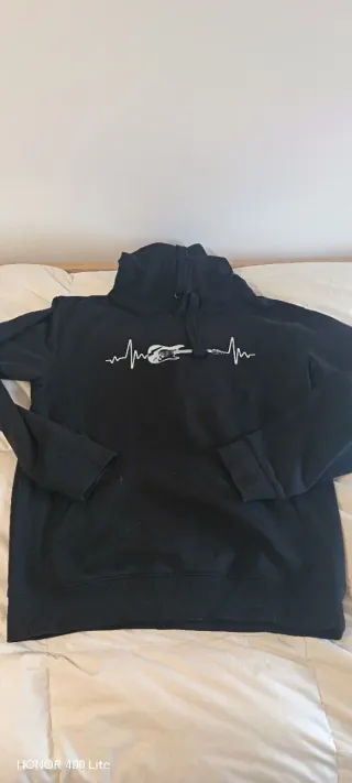 Sudadera Negra con Diseño Guitarra xs