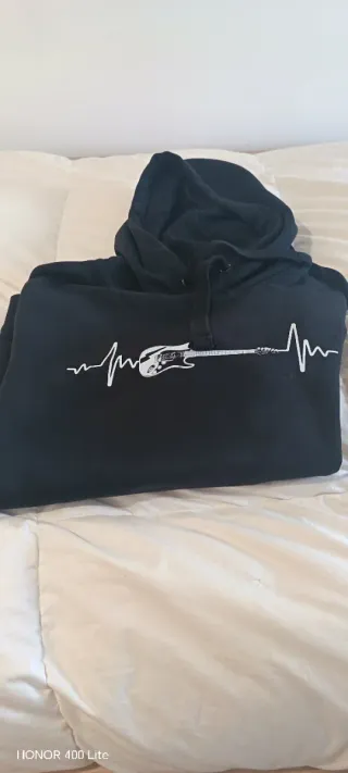Sudadera Negra con Diseño Guitarra xs