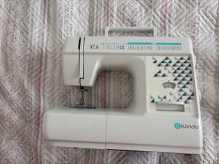 Máquina de coser Klindo como nueva