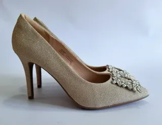 Zapatos tacón dorado adornos Talla 40