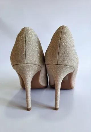Zapatos tacón dorado adornos Talla 40