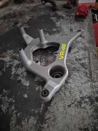 Soporte Escape Yamaha Maxster 150cc