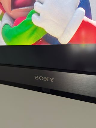 TV Sony Bravia 32” con soporte pared giratorio