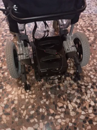 Silla de ruedas con batería