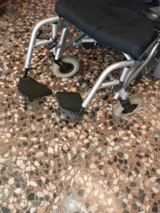 Silla de ruedas con batería