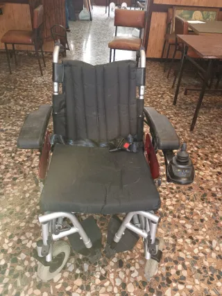 Silla de ruedas con batería