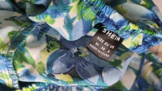 Mono corto Shein floral azul y verde