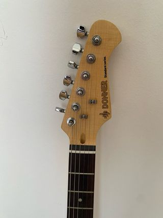 Guitarra Donner Standard Series Roja y blanca