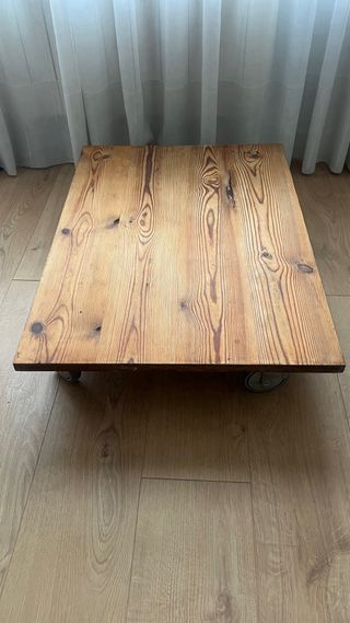 Mesa auxiliar madera estilo industrial con ruedas
