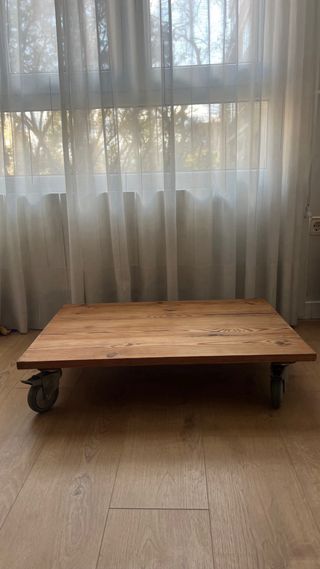 Mesa auxiliar madera estilo industrial con ruedas