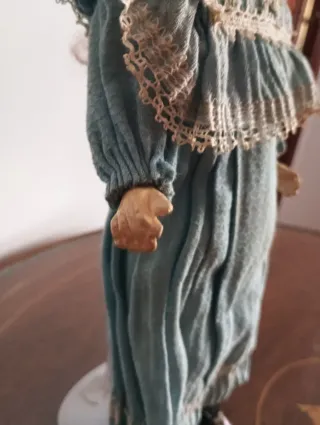 Muñeca antigua de porcelana