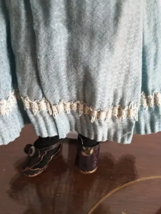 Muñeca antigua de porcelana