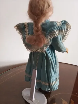 Muñeca antigua de porcelana