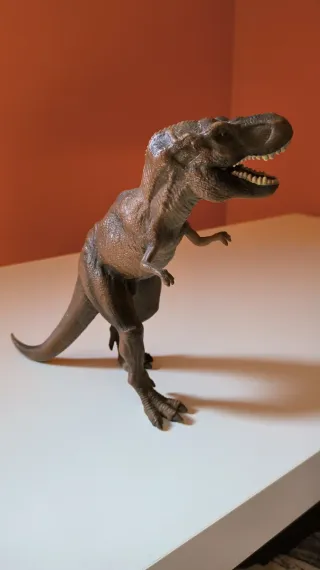 Figuras de dinosaurios T-Rex y Brontosaurio
