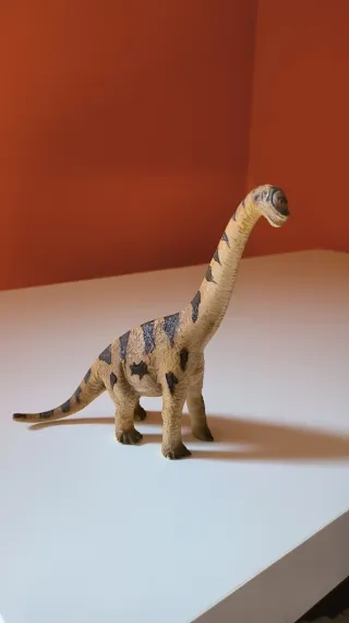Figuras de dinosaurios T-Rex y Brontosaurio
