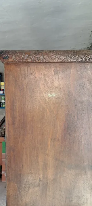 Armario ropero de madera con espejo