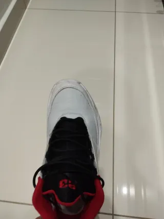 Scarpe Air Jordan bianche e rosse