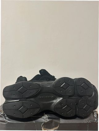 New Balance 9060 Triple Black Talla 36