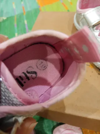 Scarpe bimba 2 paia 4€ Minnie e Sneakers