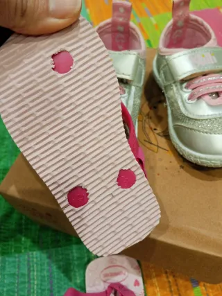 Scarpe bimba 2 paia 4€ Minnie e Sneakers