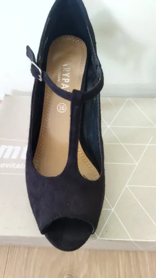 Zapatos de tacón negros para mujer