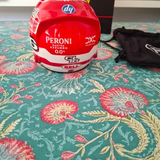 Casco Ferrari Leclerc 1:2 autografato a mano