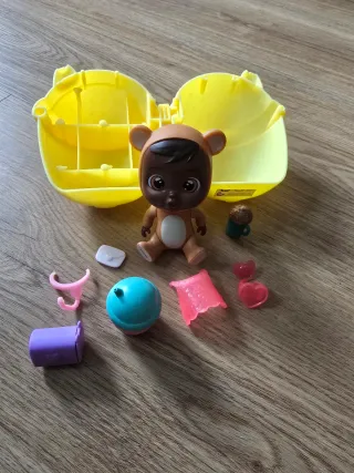 Bebé Llorón con Accesorios y Maleta Amarilla