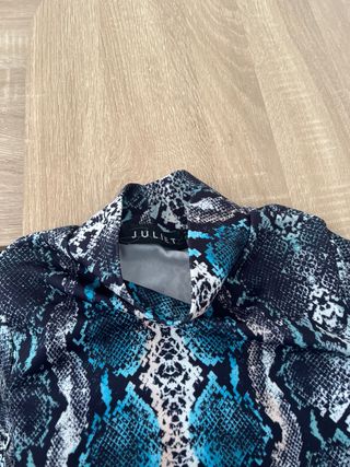 Vestido manga larga estampado serpiente