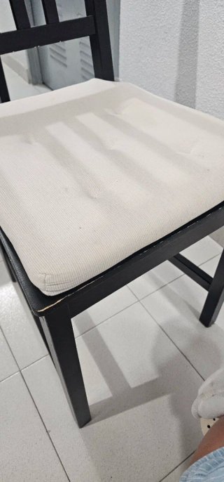 4 Sillas Ikea Negras con Cojín Beige