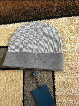 Gorro Louis Vuitton Gris