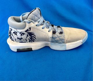 Zapatillas Nike Lebron Witness VIII Talla 44,5