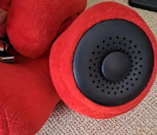 Altavoz Muñeco Rojo.