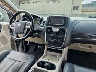 Lancia Voyager 2013